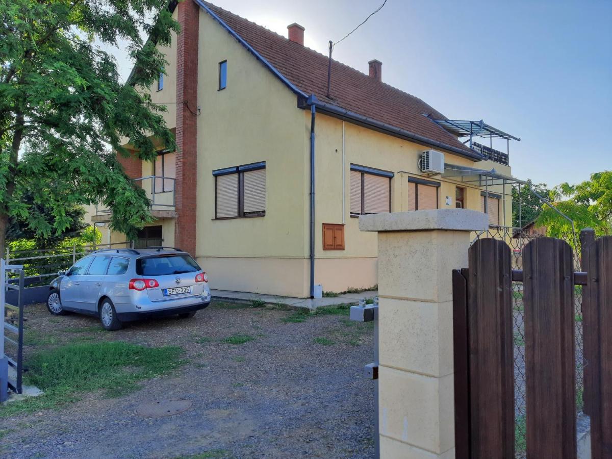 Farkas Szallas Barand Luaran gambar