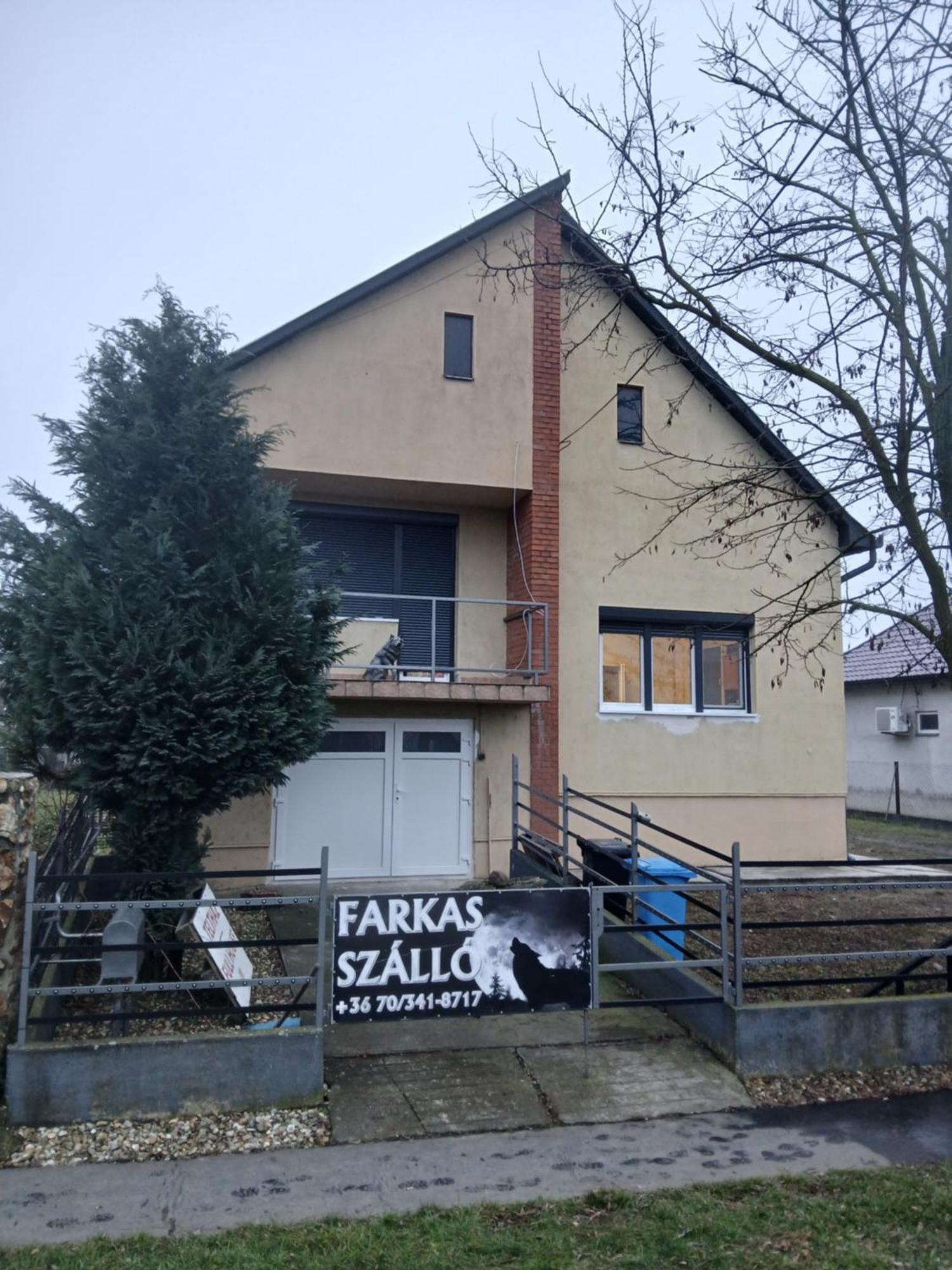 Farkas Szallas Barand Luaran gambar